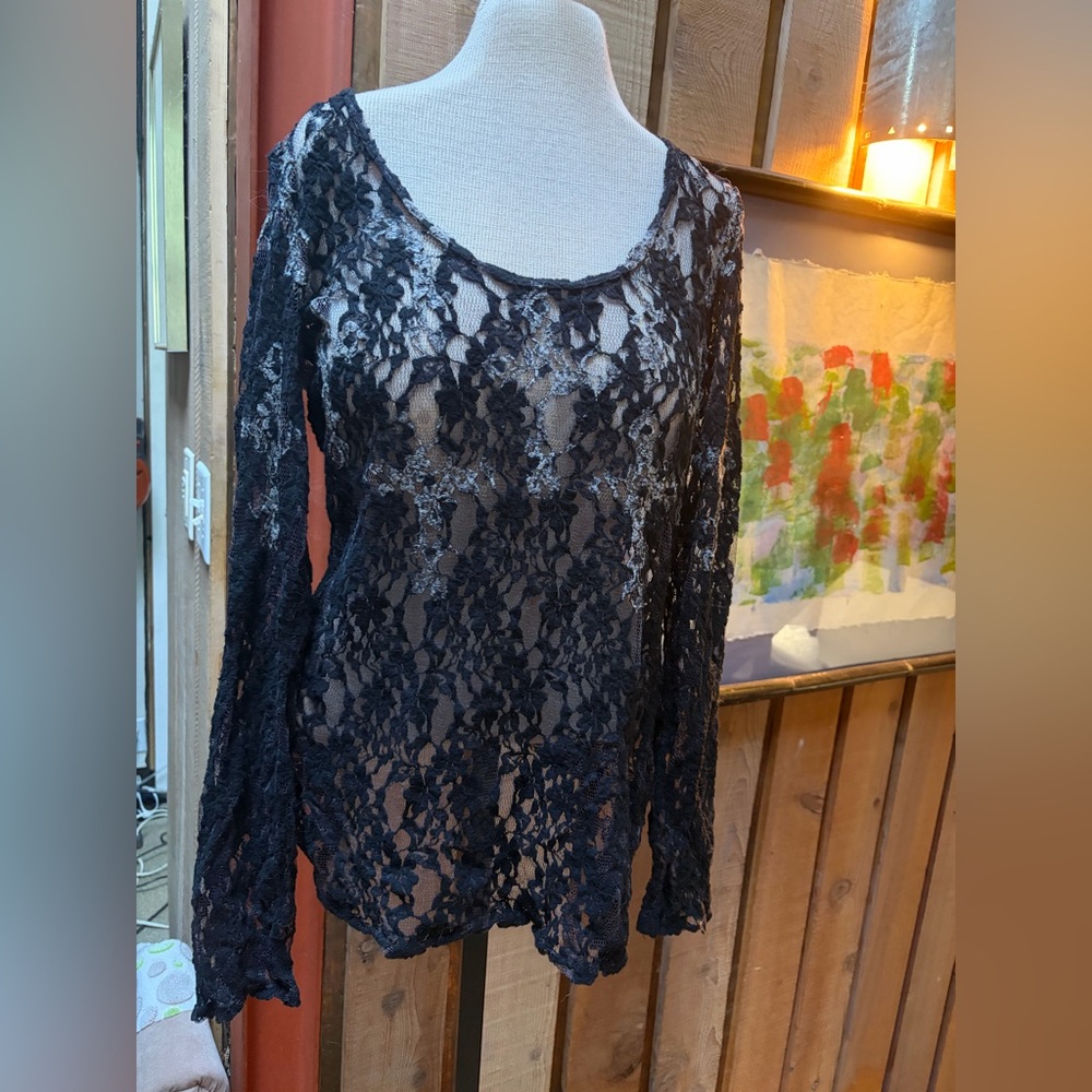 Darling, fun black lace with white details, tunic length top!